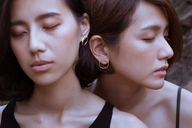 执拗与白眼 单折耳环 Stubborn Earring - 耳环/耳夹 - 其他金属 金色