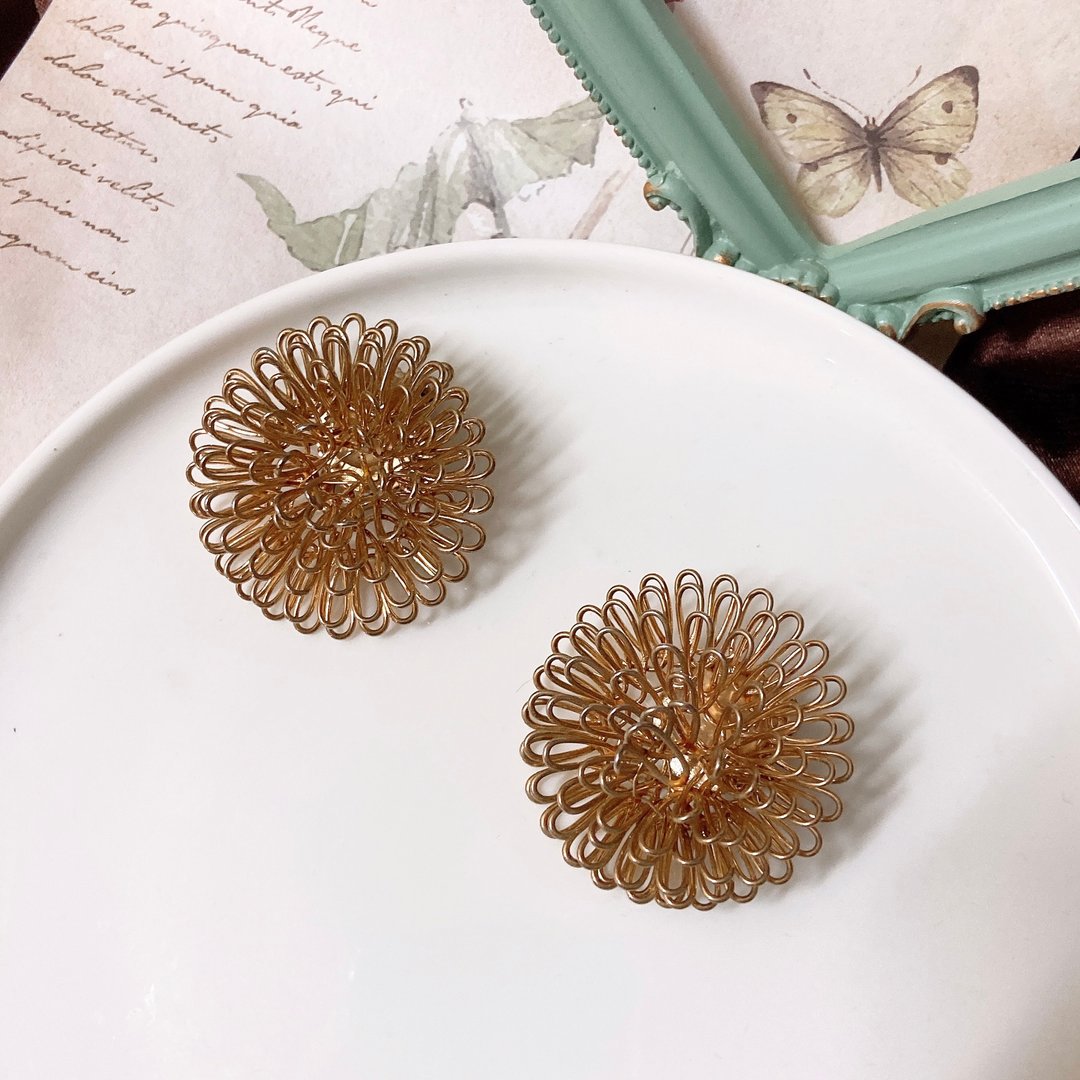 【西洋古董饰品】优美层叠大朵花型绽放 手工编织 金 耳环 耳夹 - 耳环/耳夹 - 贵金属 金色
