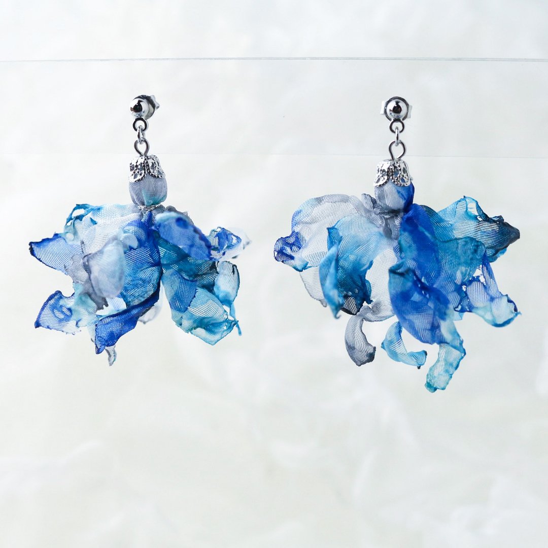Blue Sky Blue Organza Tassel Fuka Earrings - 耳环/耳夹 - 其他人造纤维 蓝色