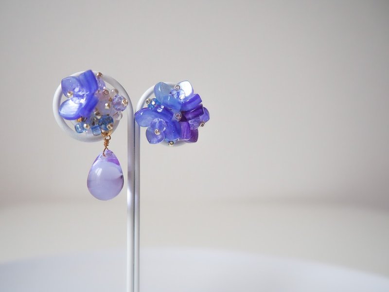 Hydrangea earrings - 耳环/耳夹 - 玻璃 蓝色
