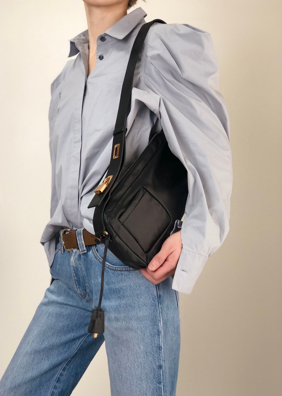 【日本直送 名牌中古包】PRADA 普拉达 侧背包 黑色 锁头 设计 纳帕皮革 腋下包 vintage 时尚 thx6f8 - 侧背包/斜挎包 - 真皮 黑色