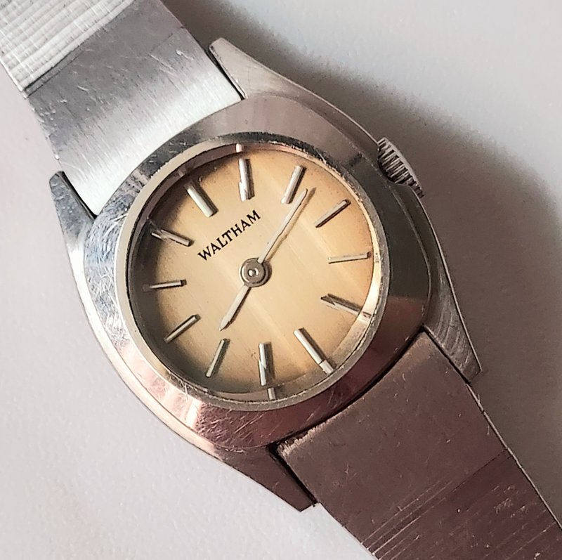 三切面表面 香槟金 Waltham 手动上链 女用古董手表 近期已洗油 - 女表 - 其他金属 金色