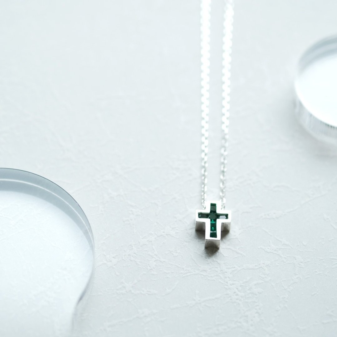 祖母绿 十字架 项链 925银 - 项链 - 其他金属 绿色