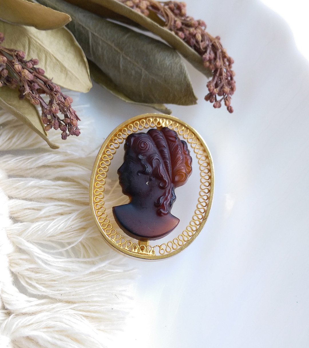 Vintage Jewelry 西洋古董饰品  CAMEO 仕女 篓空优雅 别针 - 胸针 - 其他金属 金色