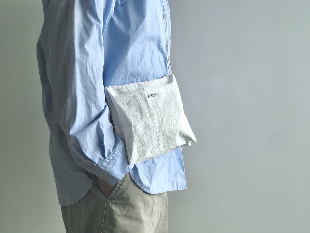 Lightweight polyethylene sacoche / 4 storage spaces / white - 侧背包/斜挎包 - 其他人造纤维 白色