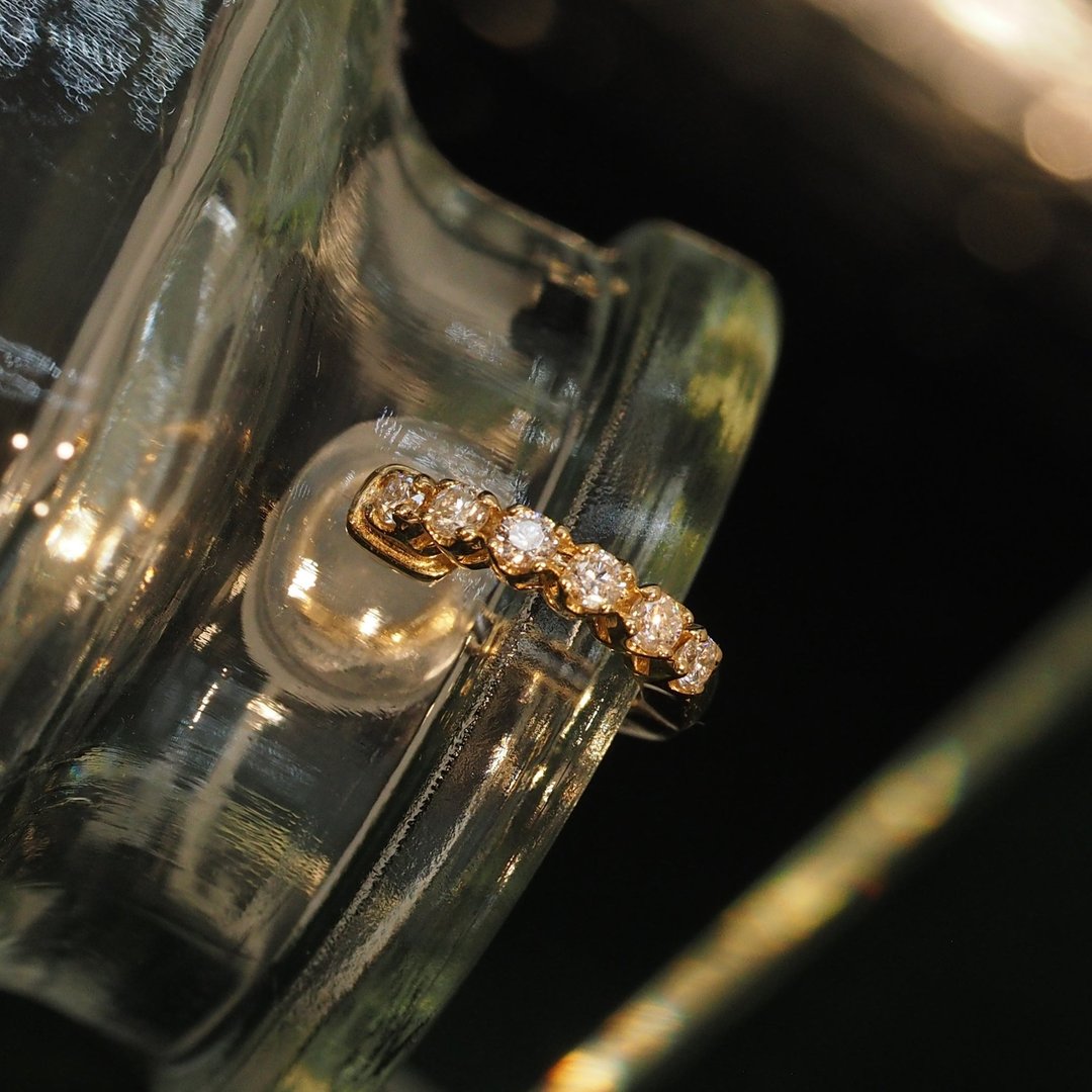 18K金迷你钻石耳夹 18K Gold Mini Diamond Ear Cuff - 耳环/耳夹 - 贵金属 