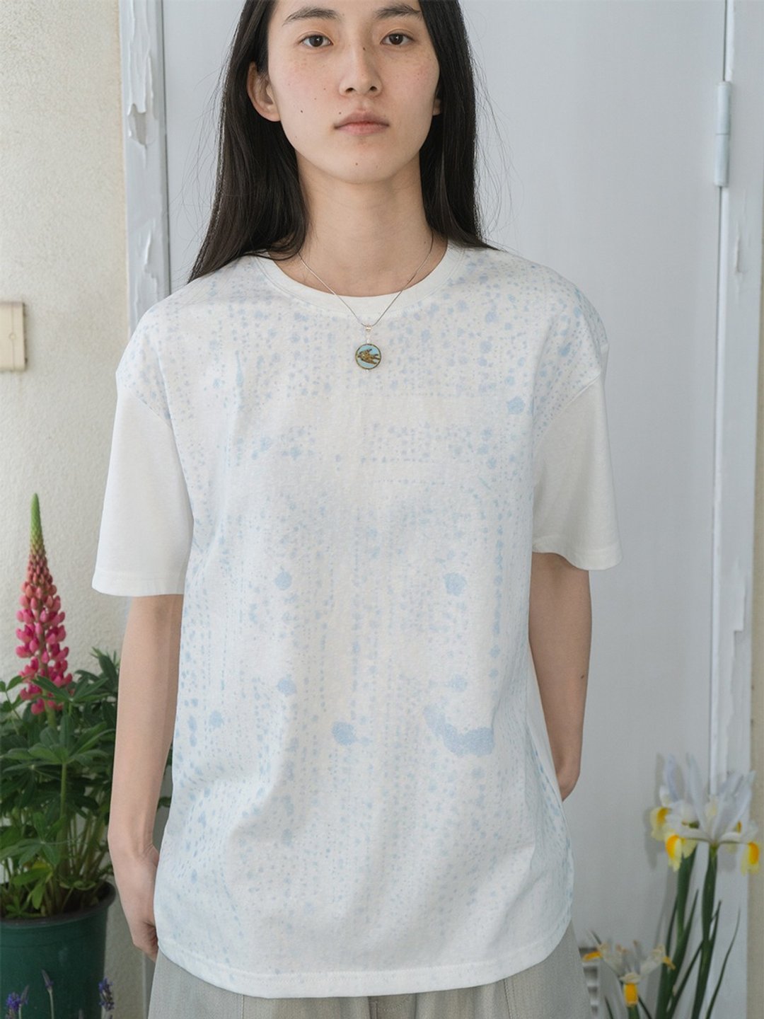 舒适柔软雪花棉大画幅雨滴印花百搭圆领休闲宽松T恤 - 女装 T 恤 - 棉 白色