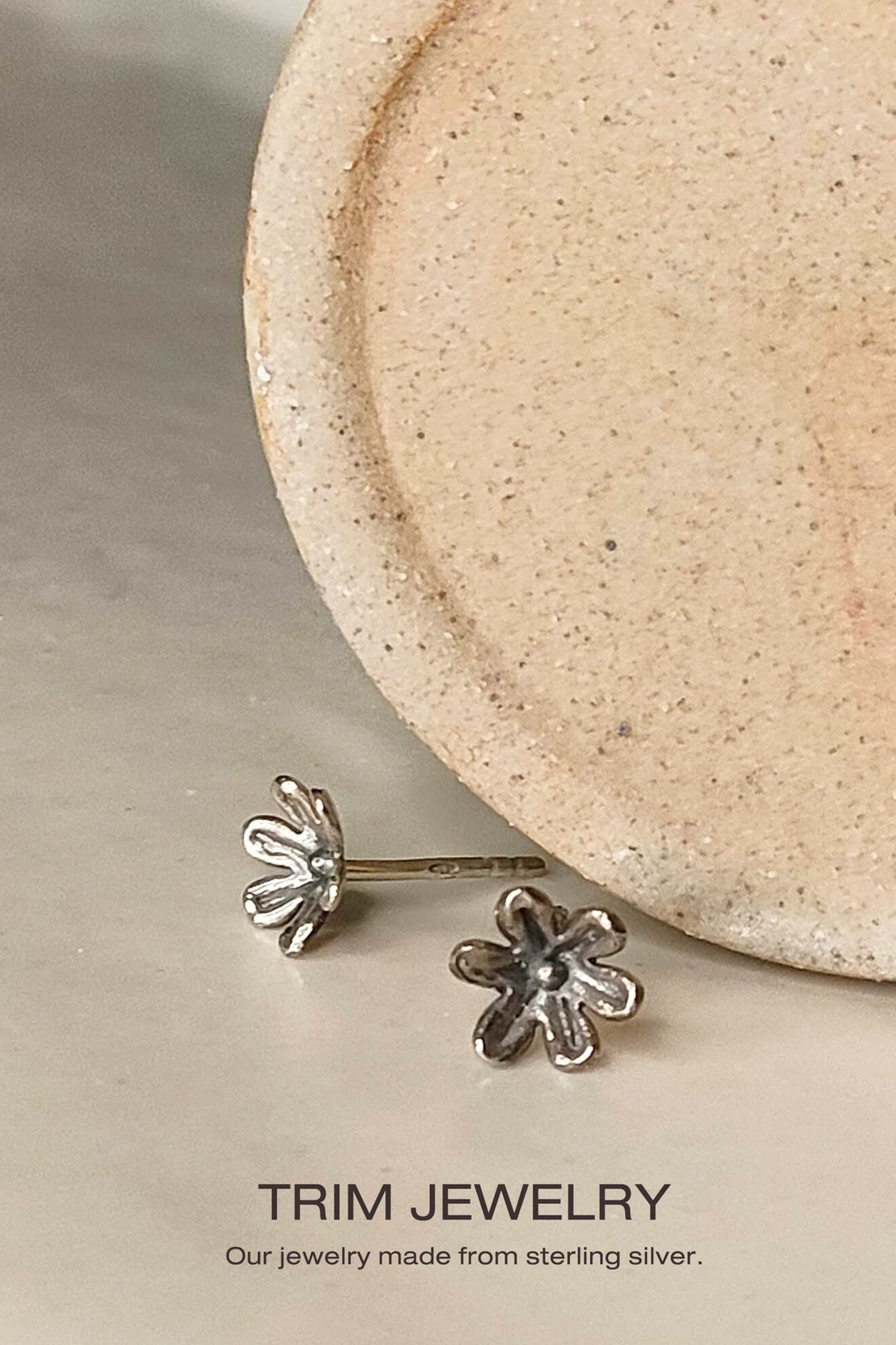 Simple 925 Sterling Silver Flower Earring - Black - 耳环/耳夹 - 纯银 黑色