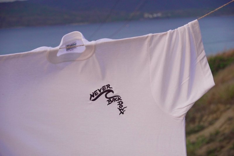 Never Back Down 永不退缩 T-shirt - 其他 - 棉．麻 白色