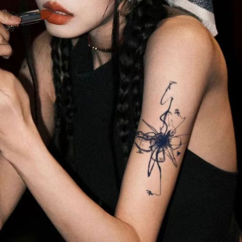 发2张【懸浮蝴蝶黑洞】真实感不反光刺青草本植物纹身贴纸搓洗不 - 纹身贴 - 纸 多色