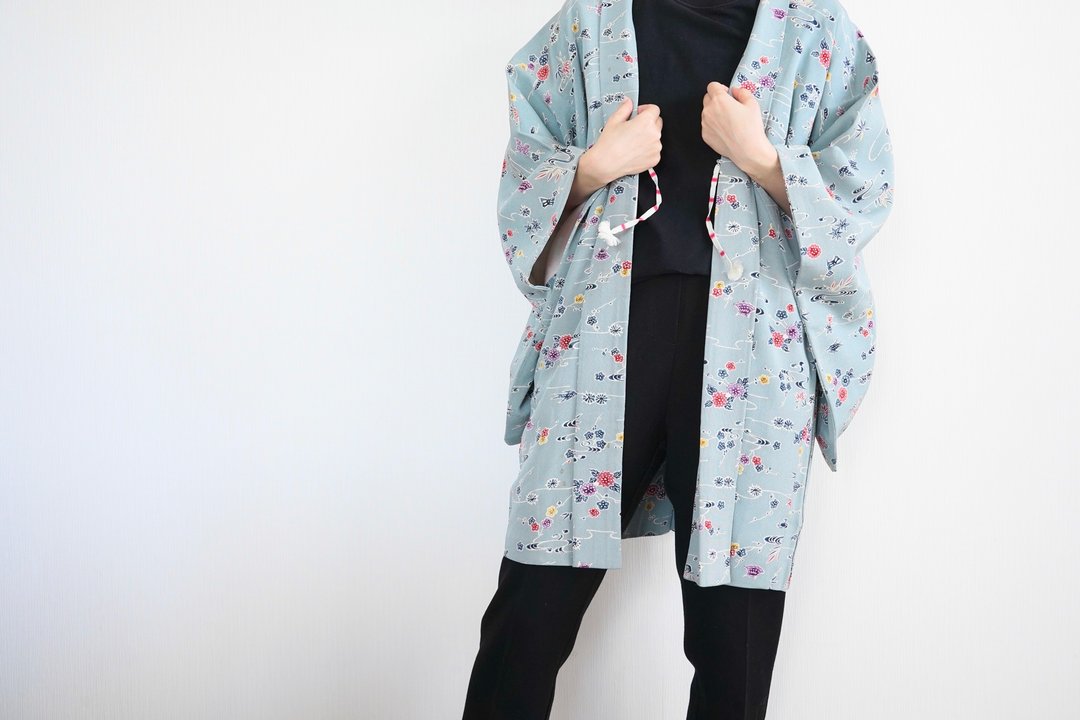 Japanese KIMONO, floral kimono, blue haori, authentic kimono, traditional kimono - 女装休闲/机能外套 - 丝．绢 蓝色