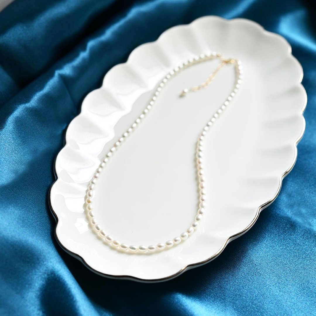High quality freshwater pearls that bring happiness Simple all-purpose necklace Also for layering June birthstone - 项链 - 宝石 白色