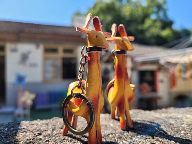 吾革事 - 皮塑小动物 - 长颈鹿皮革钥匙圈 / 吊饰 - 钥匙链/钥匙包 - 真皮 