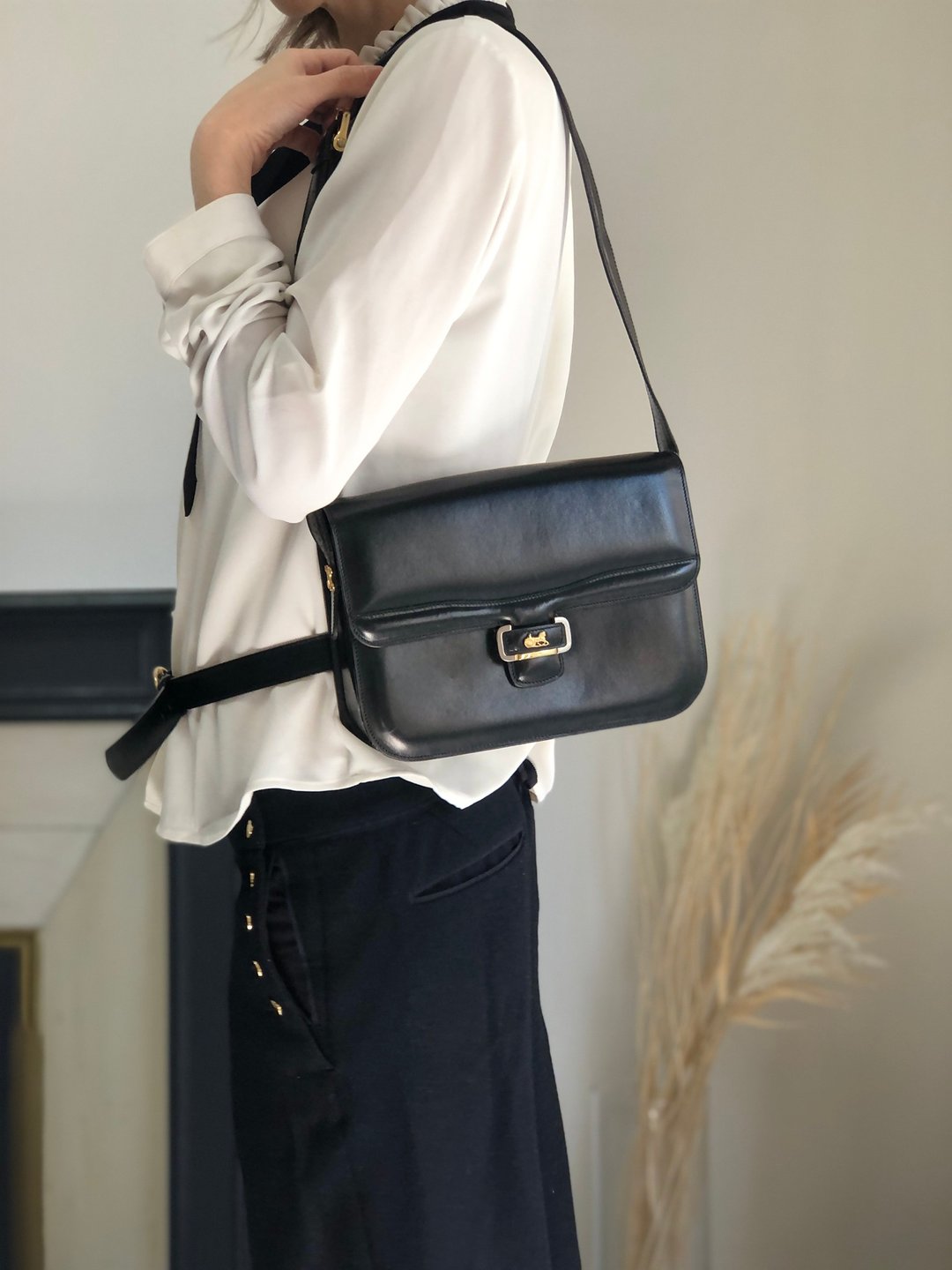 【 VintageShop solo 日本直送中古包专卖店 】CELINE  સુંદરી handbags 黑色 马车 logo Triomphe 皮革 vintage 古董 pw788h - 侧背包/斜挎包 - 真皮 黑色