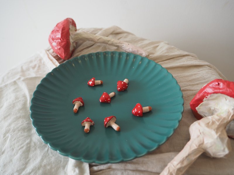 精靈係蘑菇女孩耳環 - 耳环/耳夹 - 粘土 红色