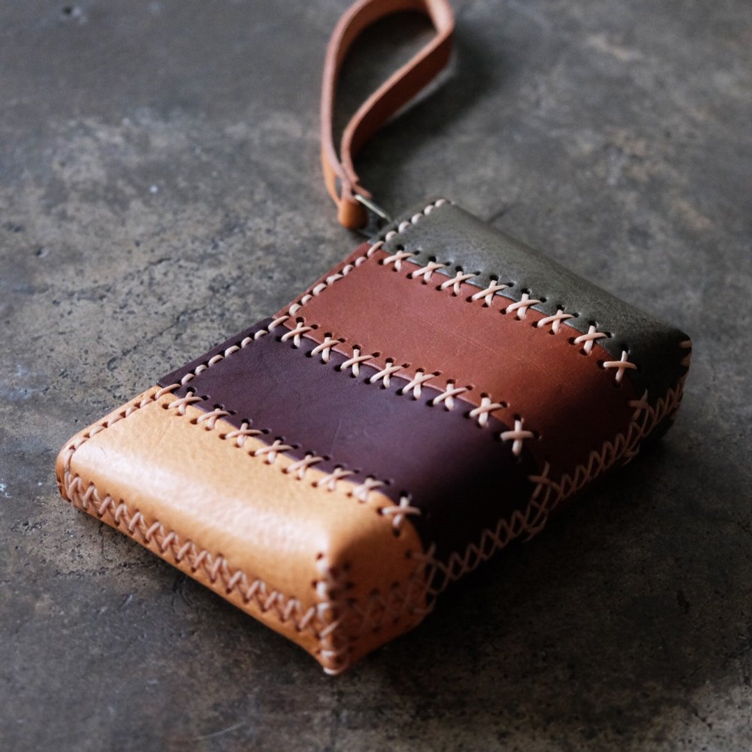 Hand-stitched Patchwork Leather Zipper Card / Coin Purse - 化妆包/杂物包 - 真皮 咖啡色