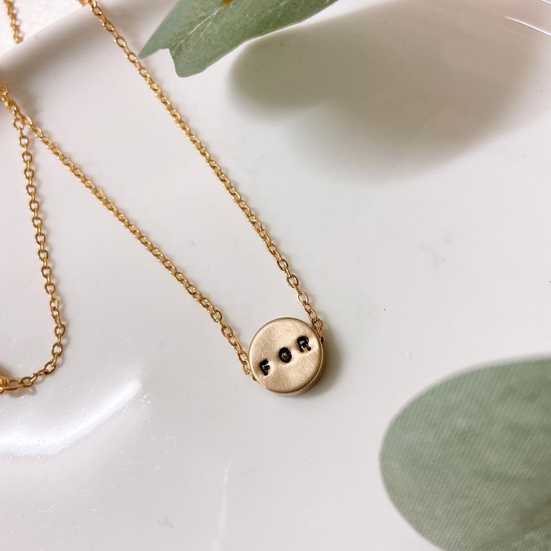 定制化刻字 祝福厚质圆形深刻黄铜古典项链定制英文数字 项链 - 项链 - 铜/黄铜 金色