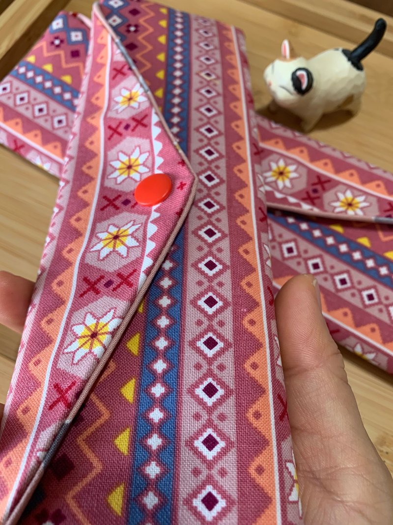 文青风环保纯棉筷袋 ~ 我们这一家 赛德克  萌宠 浪漫粉 日本 潮 - 收纳用品 - 棉．麻 粉红色