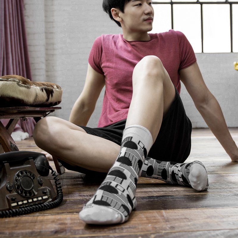White Is Black∣白即是黑 - 设计袜∣台湾制∣抑菌除臭 - 袜子 - 棉．麻 白色