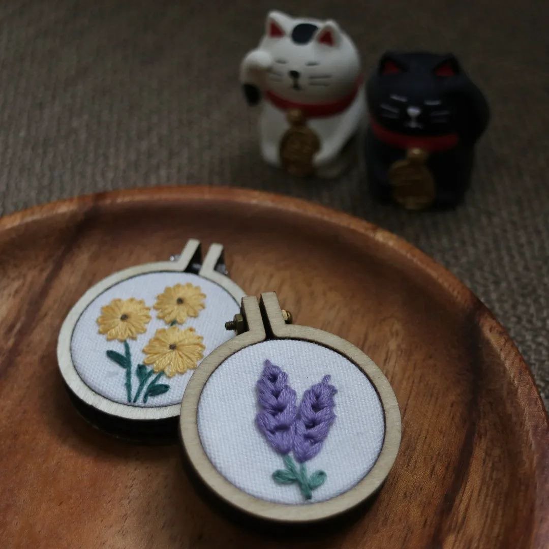 花花刺绣胸针/心口针 - 胸针 - 绣线 紫色