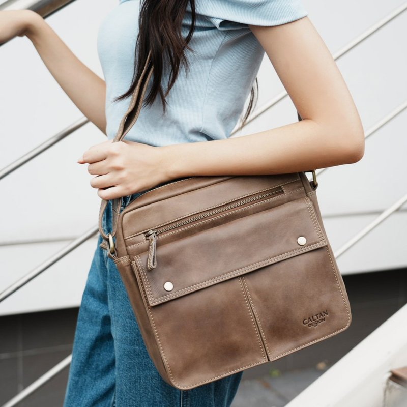 【24hr快速出货】真皮轻便俐落款斜背包-5270 两色 - 侧背包/斜挎包 - 真皮 咖啡色