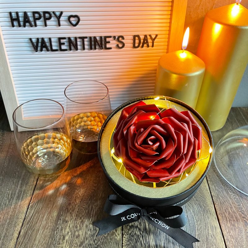 【定制化情人节礼物】心形皮革蔷薇玫瑰礼盒丨配LED灯 - 灯具/灯饰 - 真皮 多色