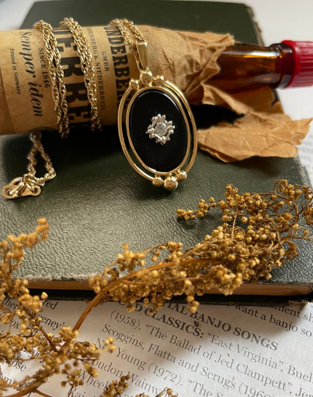 老又好古董珠宝 Vintage Avon 金色维多利亚风黑玛瑙项链 1983 - 项链 - 其他金属 金色
