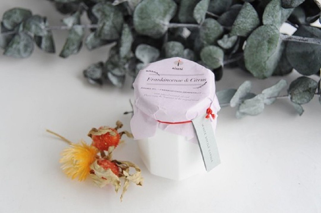 [Enjoy indirect lighting, essential oil aroma candles, frankincense blends, and lights] WHITE BOTTLE CANDLE - 蜡烛/烛台 - 其他材质 