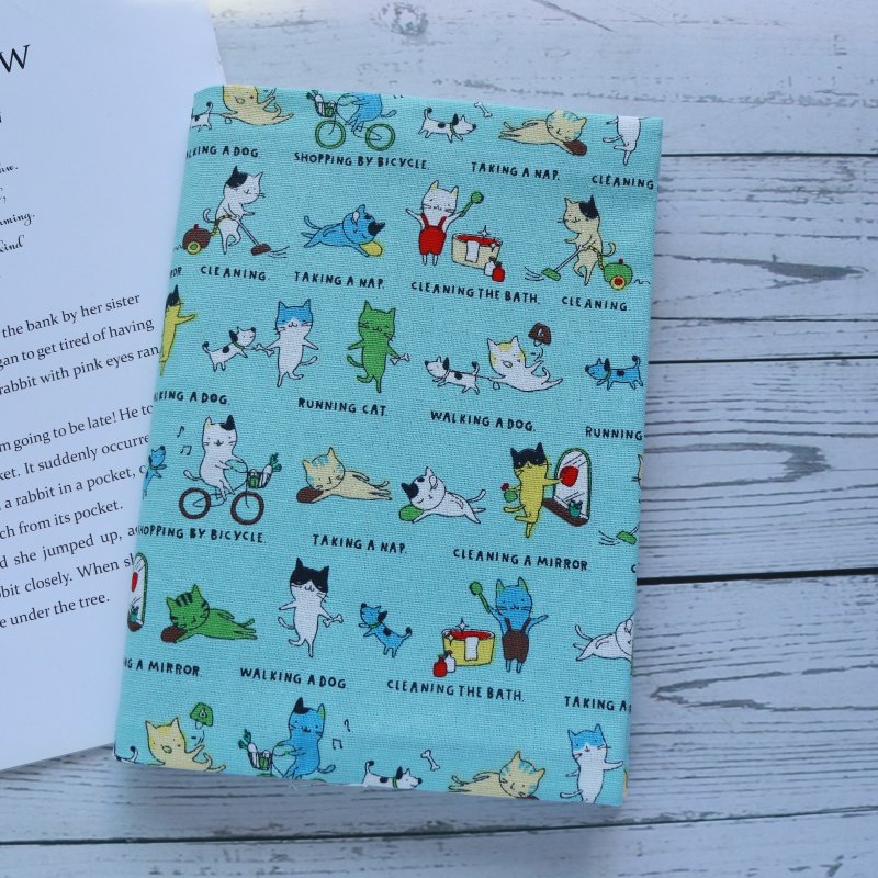 【猫咪日常】有两色 书衣 书套 书皮 可调式书衣 手工布书衣 - 书衣/书套 - 棉．麻 