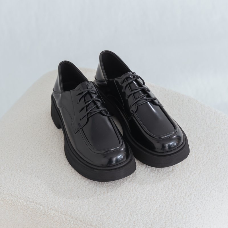 【I called Love】质感亮面绑带厚底德比鞋 - 女款牛津鞋/乐福鞋 - 人造皮革 黑色