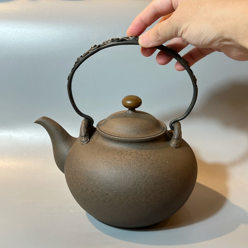 雕花铜把铁锈釉面烧水壶 / 煮水壶 / 小平凡手作 - 茶具/茶杯 - 陶 
