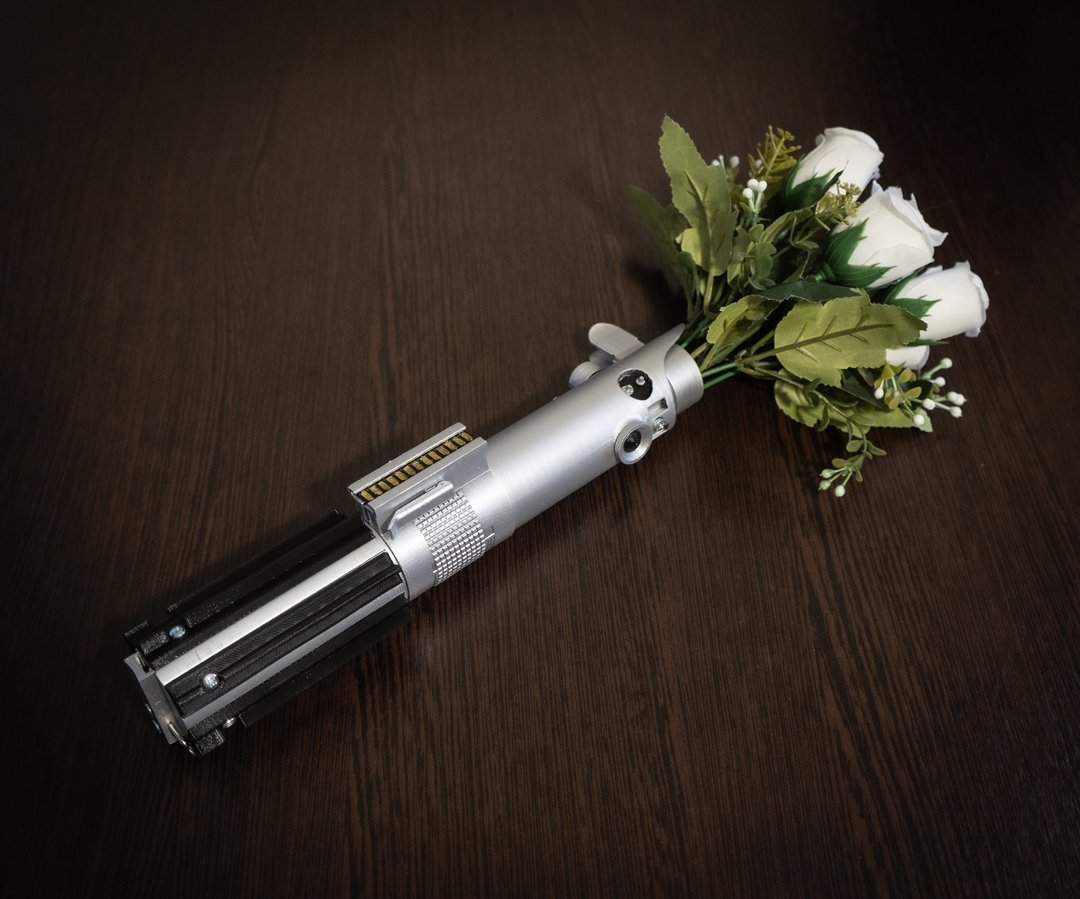 Wedding bouquet holder inspired by Luke's lightsaber hilt - 干燥花/捧花 - 塑料 银色