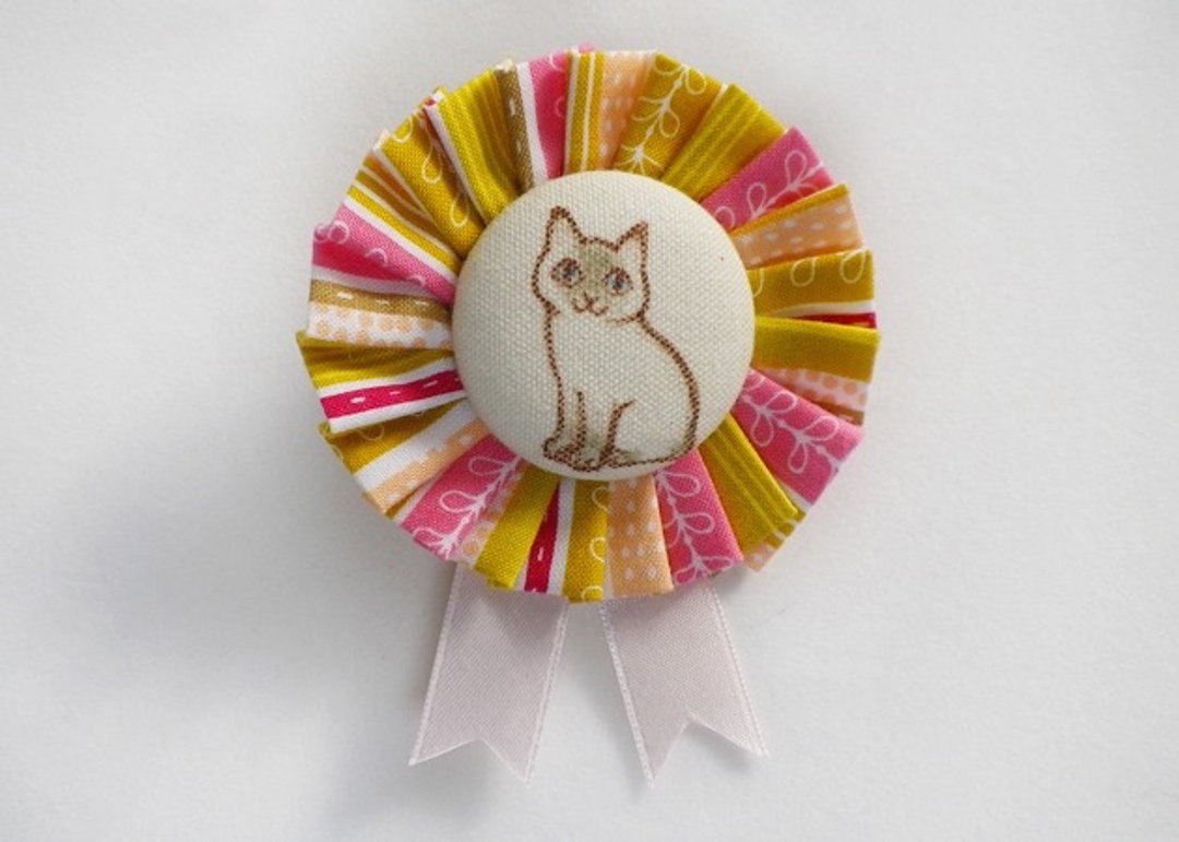 cotton rosette brooch "point cat" - 胸针 - 棉 