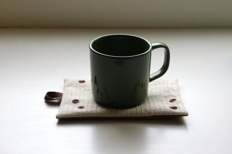 刺绣杯垫 / 手绘风格咖啡豆 - 杯垫 - 棉．麻 白色