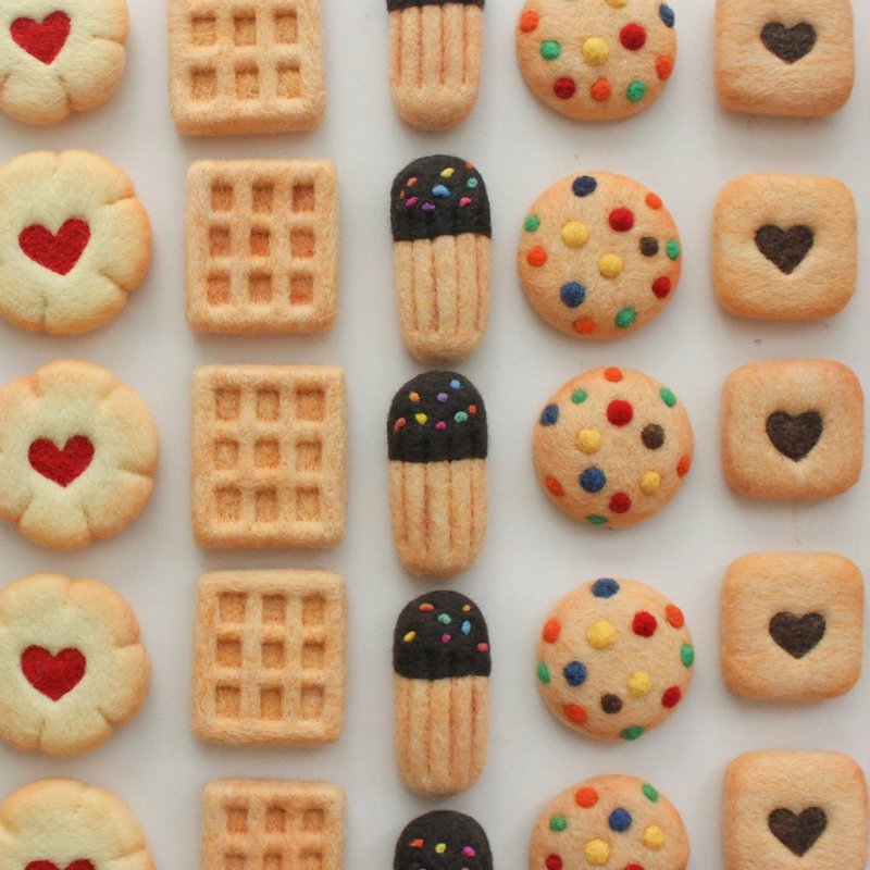 羊毛氈手作 草莓巧克力夾心餅乾 胸針/別針/磁鐵/冰箱貼/髮夾髮飾 - 发带/发箍 - 羊毛 白色