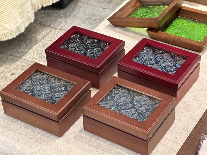海棠花珠宝盒 酒红色/咖啡色 - 收纳用品 - 木头 
