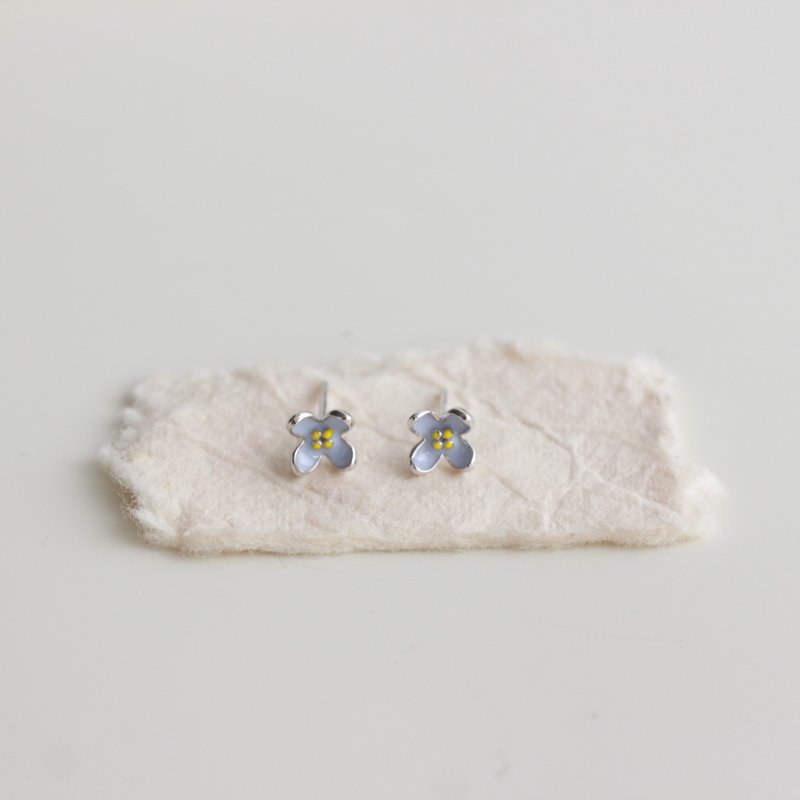 【日常点缀】 蓝色迷你花朵999纯银养耳洞耳钉 - 耳环/耳夹 - 纯银 蓝色