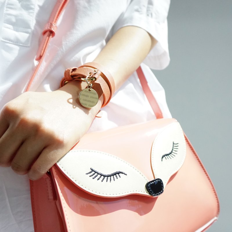 Neptune 蜜桃淋漆意大利牛皮斜背包 - 侧背包/斜挎包 - 真皮 