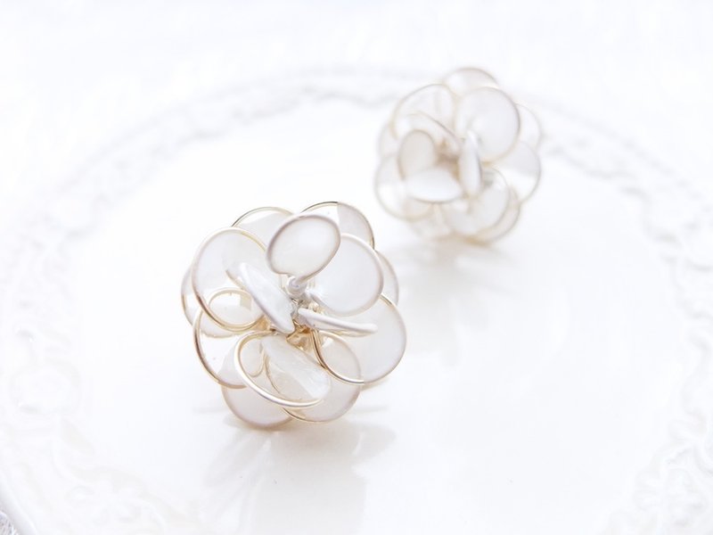 Little Witch | 透白松果 | 垂坠式 - 耳环/耳夹 - 其他材质 透明