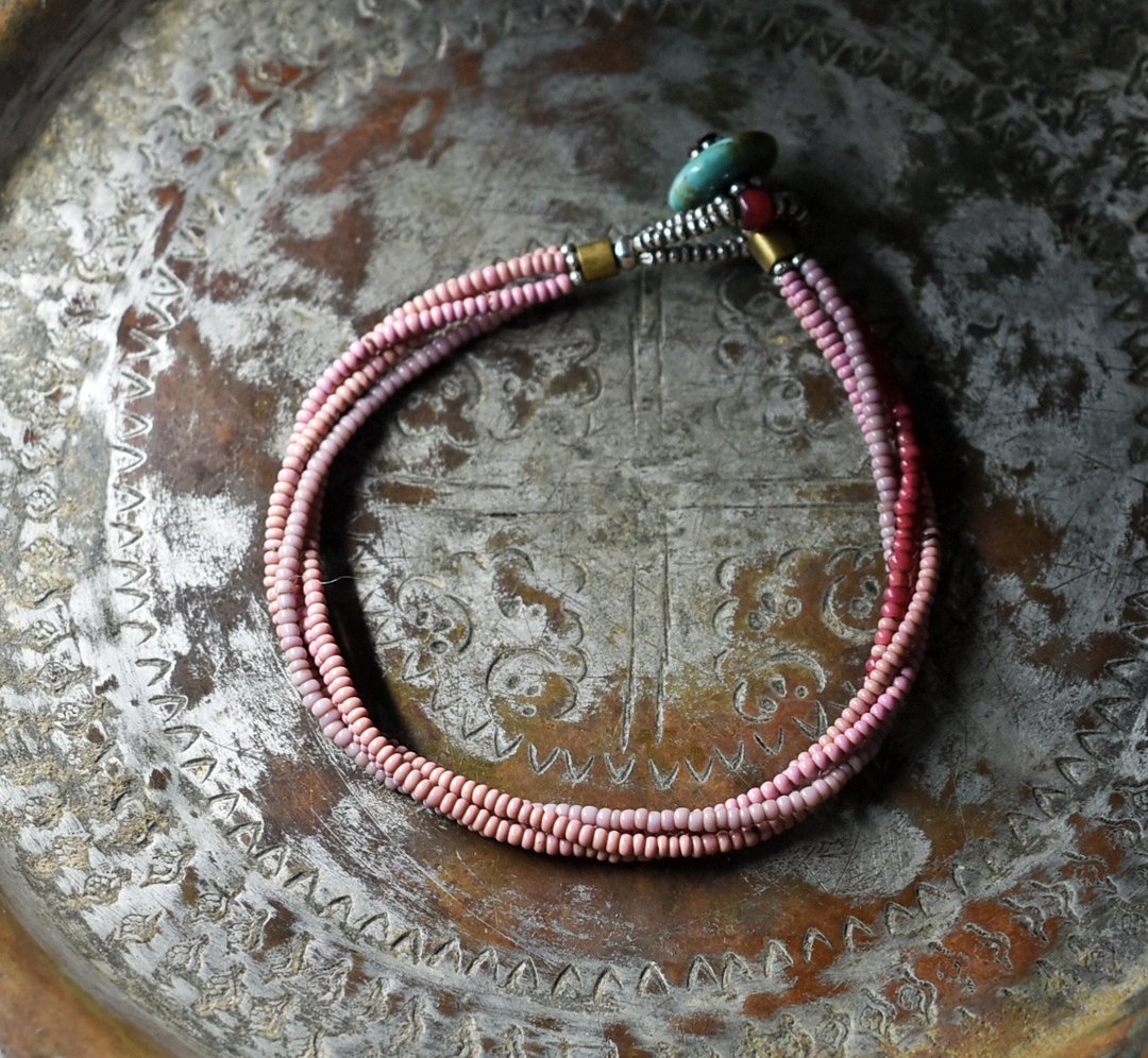 三色复古粉红马赛珠、金赤白心珠四圈手链 绿松石扣头 - 手链/手环 - 玻璃 粉红色