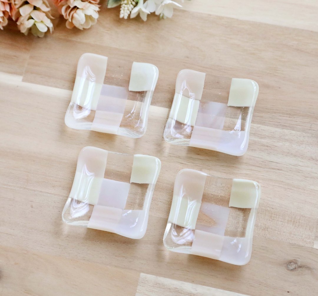 Glass bean plate Milky pale color cobblestone - 浅碟/小碟子 - 玻璃 粉红色