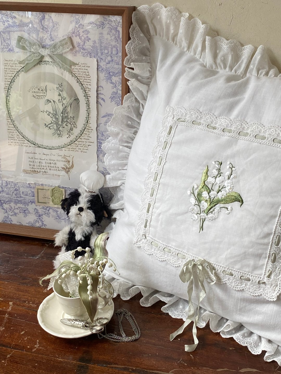 鈴蘭花卉 手工刺繡 抱枕 - 枕头/抱枕 - 棉 白色