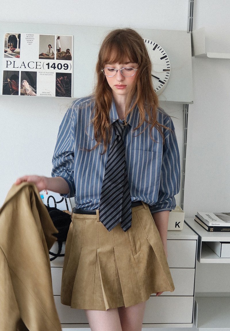 Cleanfit系列 / 色织蓝色条纹衬衫 / 100%棉 - 女装衬衫 - 其他材质 多色