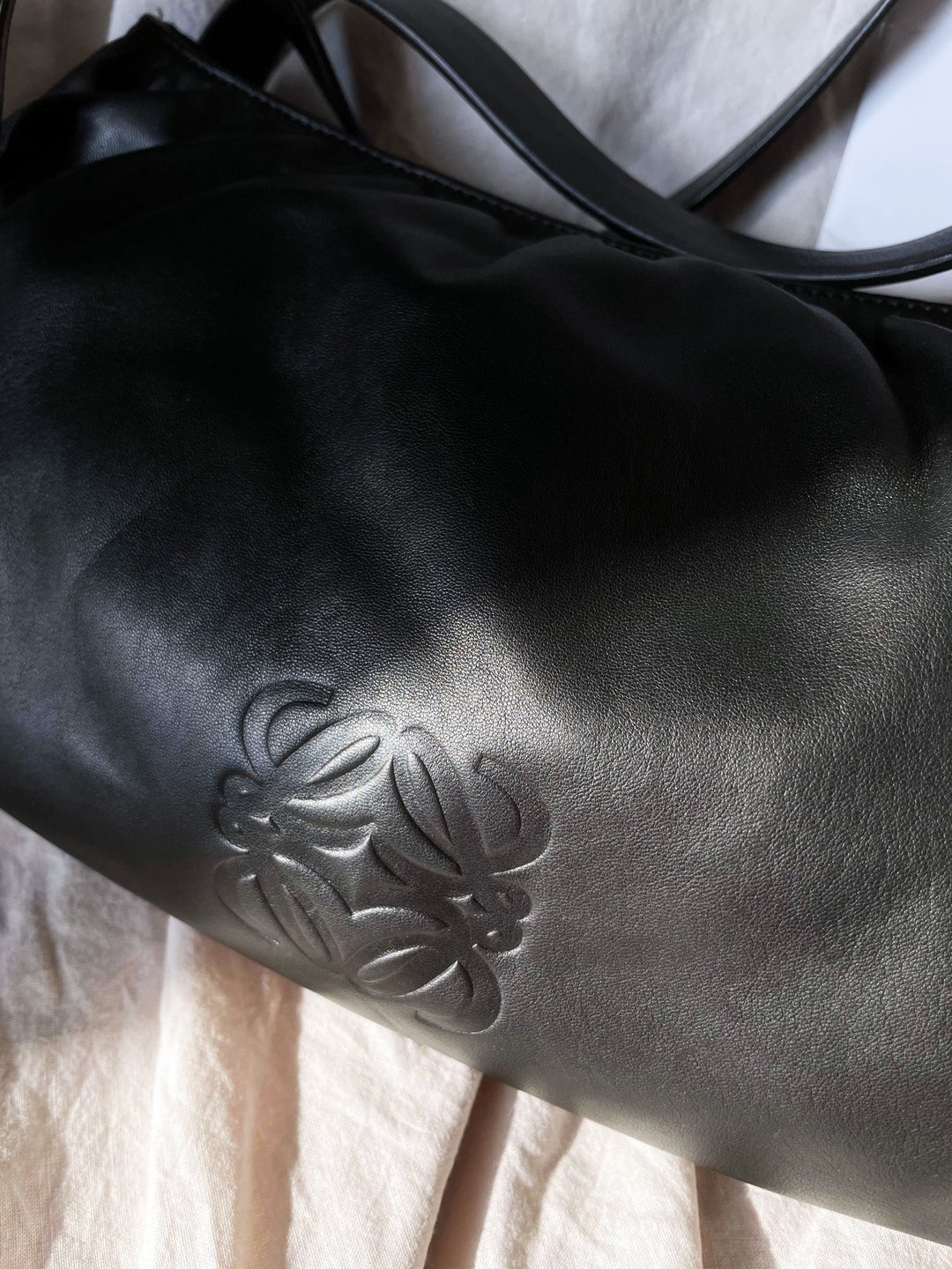 【客人预留】 Loewe 羊皮单肩包手提包侧背包腋下包饺子包通勤包 - 侧背包/斜挎包 - 真皮 黑色