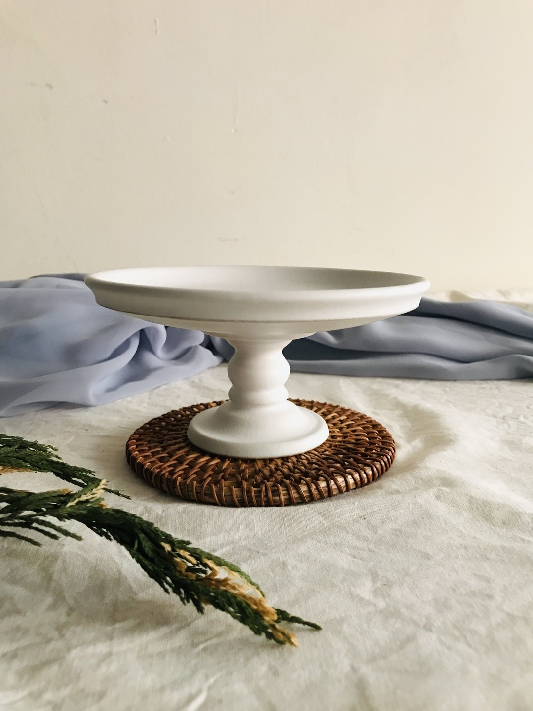 Déjà vu Ceramics 白色陶制高脚盘 - 盘子/餐盘/盘架 - 陶 白色