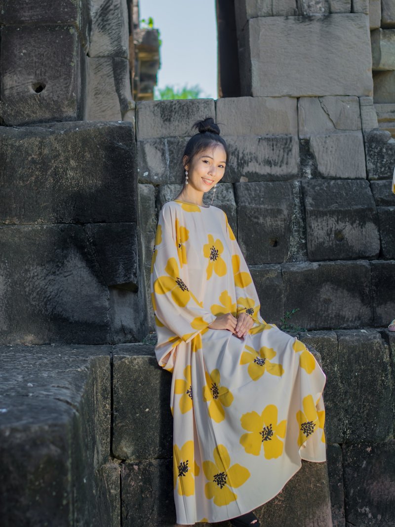 Mustard Daisy Printed Champagne Kaftan Abaya Dress, Long Orange Abaya Dress - 洋装/连衣裙 - 聚酯纤维 黄色