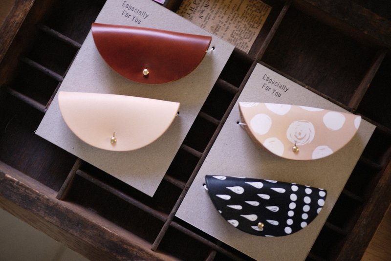 暖心礼物 皮革集线器 优惠组 免费打印 礼盒包装 礼物 - 卷线器/电线收纳 - 真皮 黑色