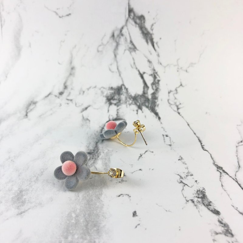 比比趣味严选系列-灰粉小花水钻耳针 - 耳环/耳夹 - 其他材质 