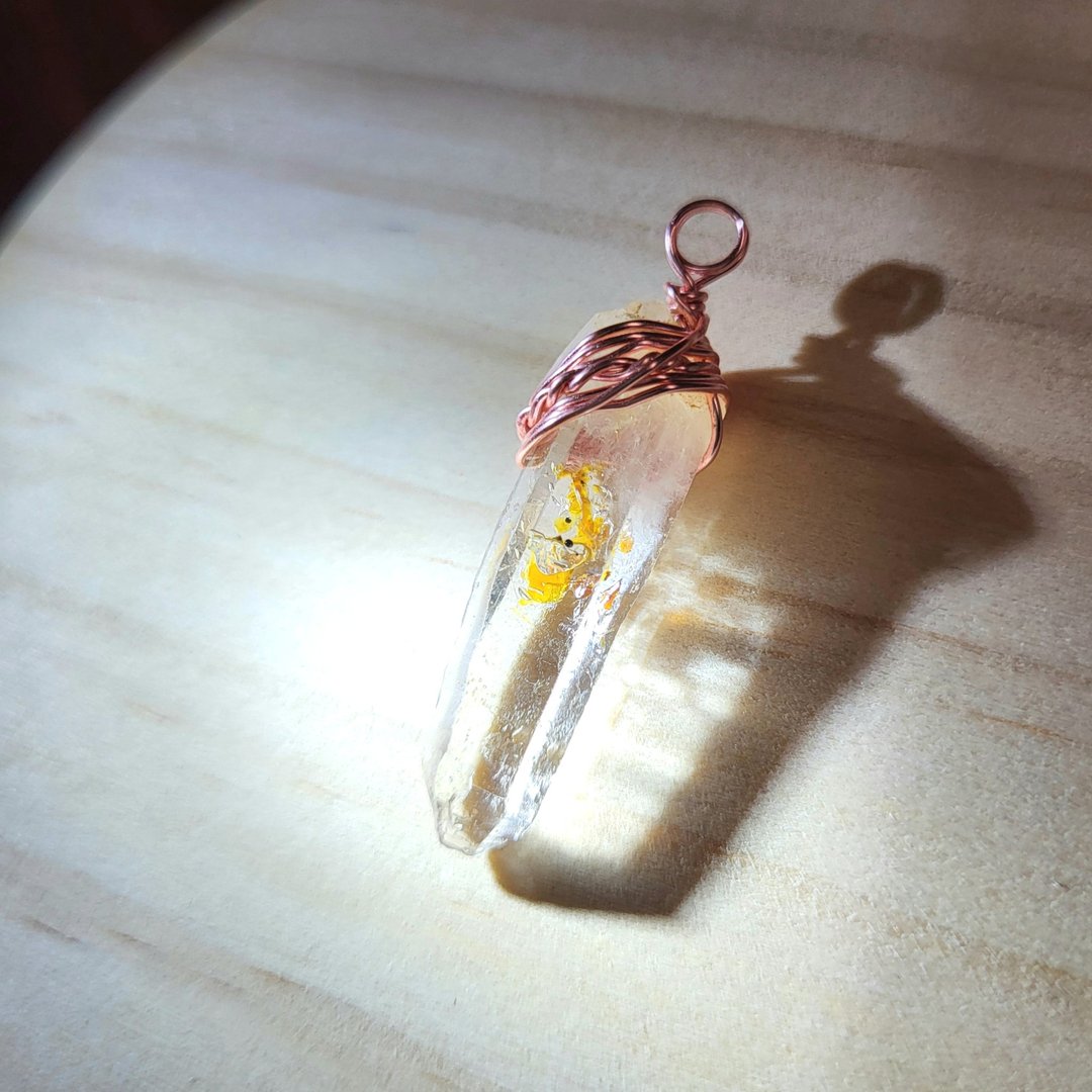 •闪耀• 极简 金属绕线 红泥油胆骸骨水晶 水晶原矿吊坠 - 项链 - 水晶 白色