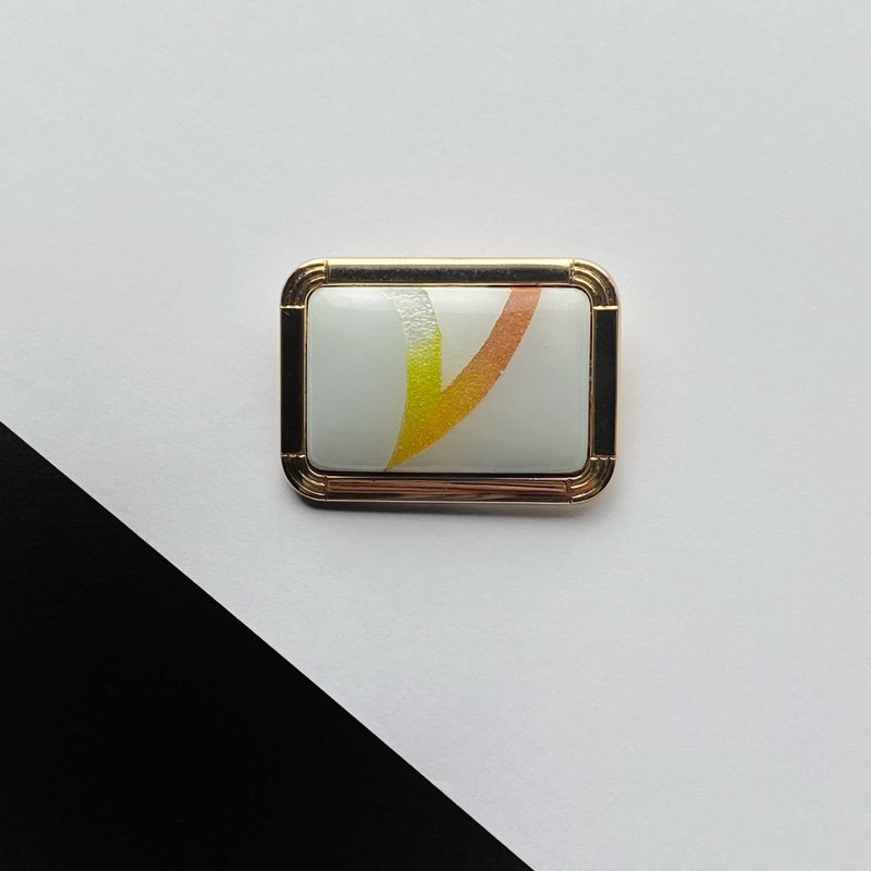 Halley [Gold] Cloisonne brooch Pure silver wire cloisonne 18kgf - 胸针 - 其他材质 金色